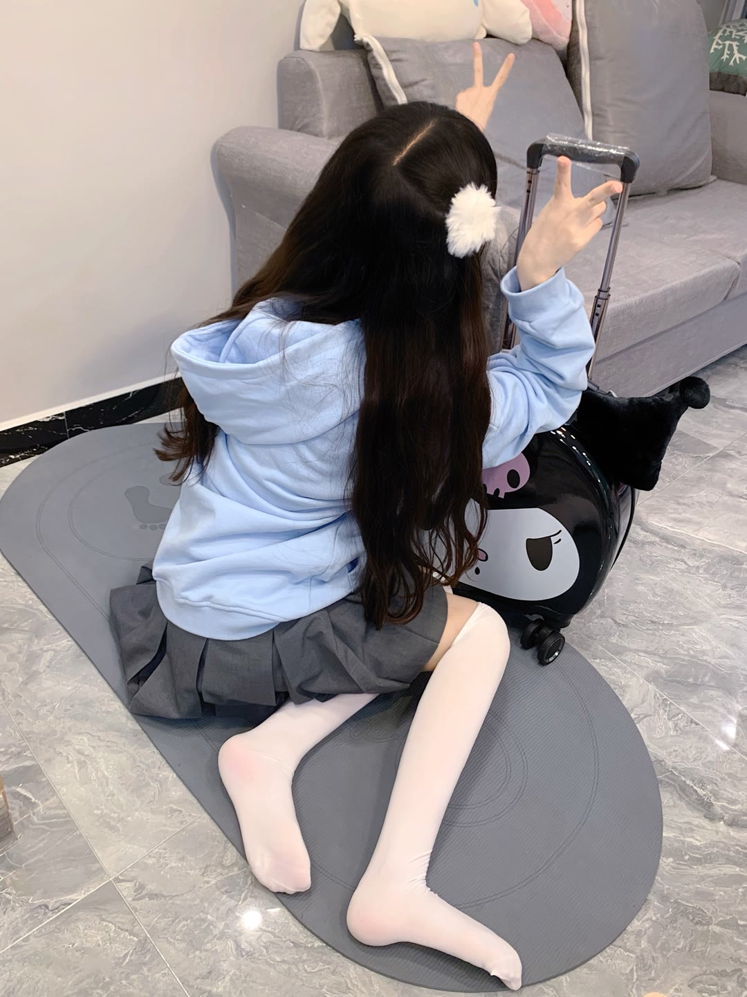 喜欢撸狗狗的白丝超白嫩的小萝莉-小狐狸资源网-
